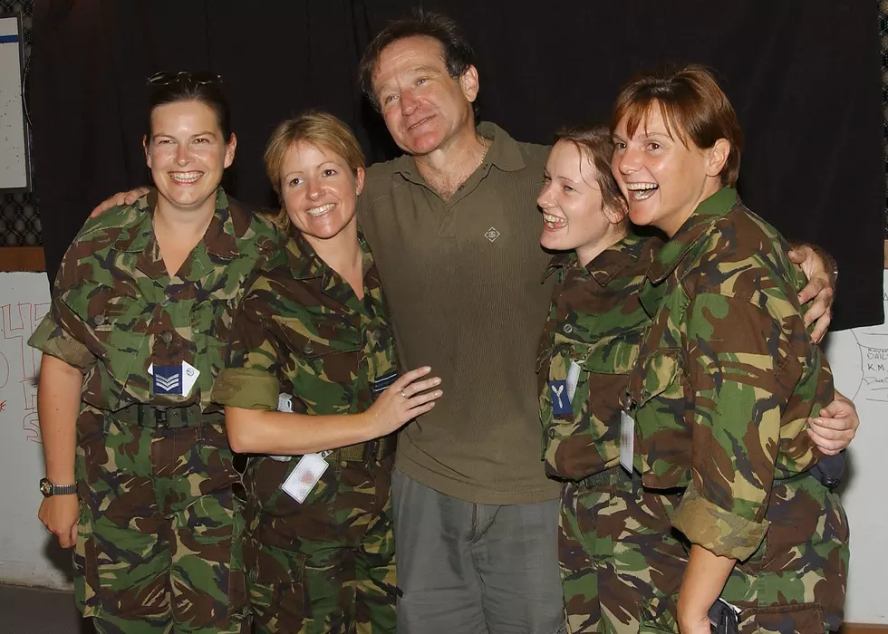 Robin Williams Performing For The Military [VIDEO]
