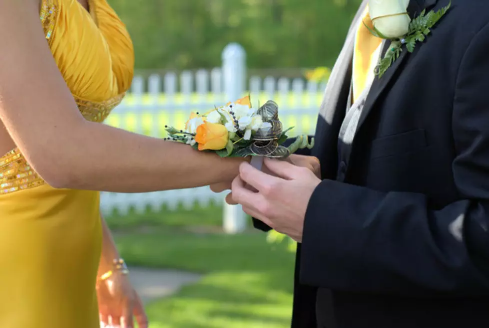 Idaho Teen Takes Mom to Prom