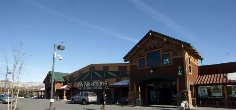 Flasher Exposes Self in Eagle Albertsons