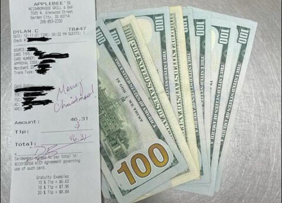 Garden City Idaho Applebee&#8217;s Server Receives $1000 Cash Tip from Family