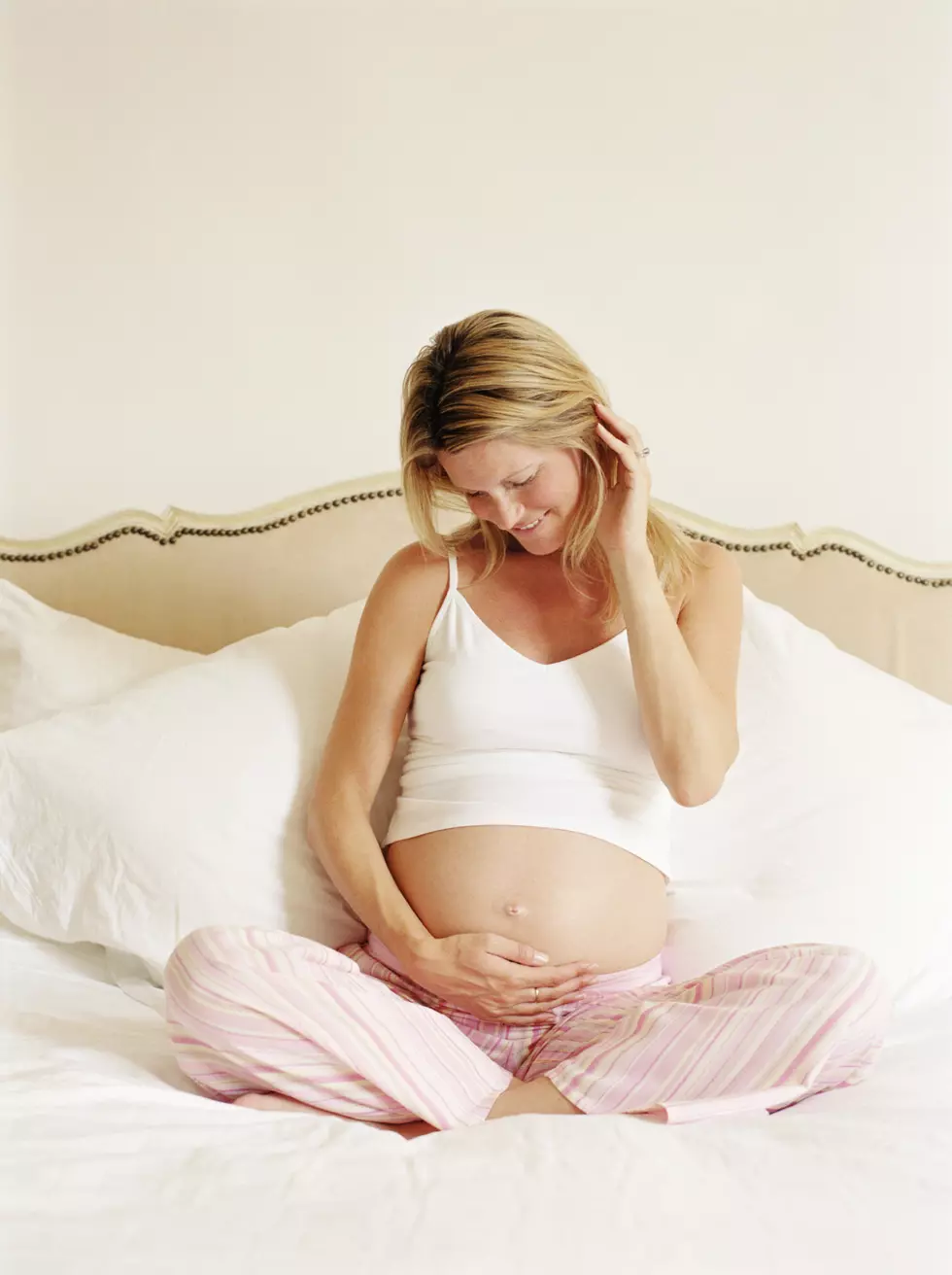 OPP-Does This Pregnant Woman Share Her Secret Or Not?