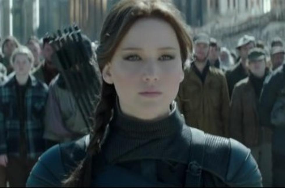 Movie Trailers & Reviews: “Hunger Games” and “The Night Before”
