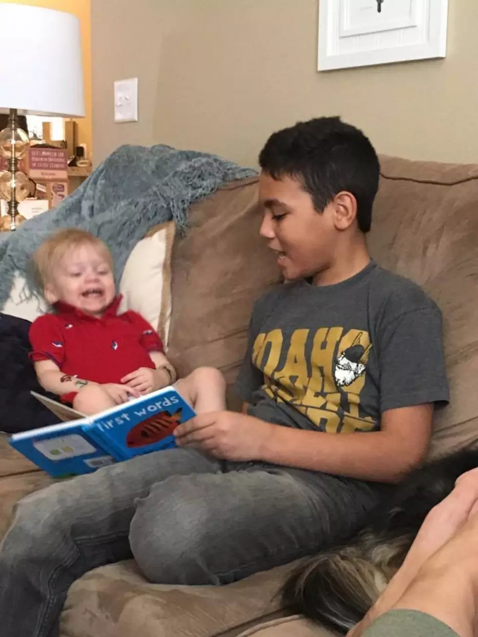World’s Most Adorable Siblings Enjoy Storytime