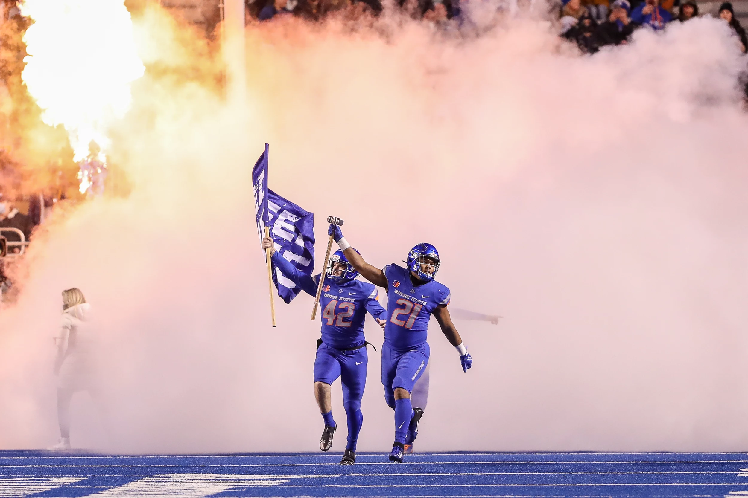 Air Force football can't change its luck in Laramie, falling in