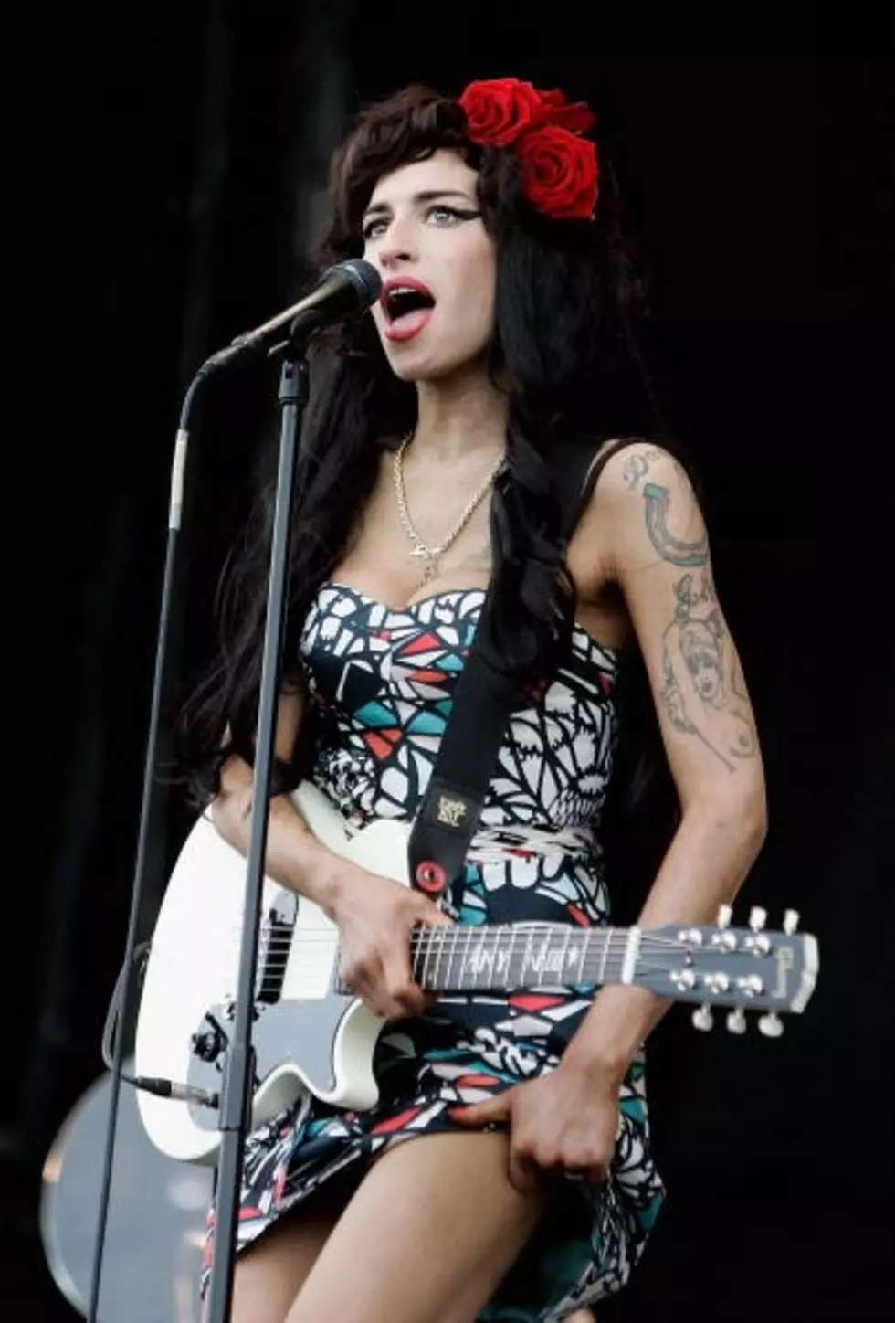 Amy Winehouse&#8217;s Parents Mourn Her Death Among Fans