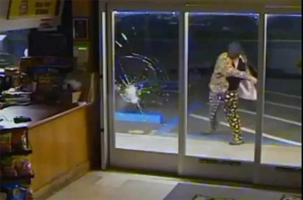 World&#8217;s Worst Dressed Most Bungling Burglar [VIDEO]