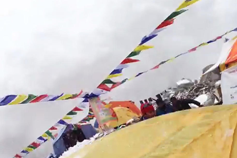 Incredible Video of the Avalanche From Everest Base Camp [VIDEO]