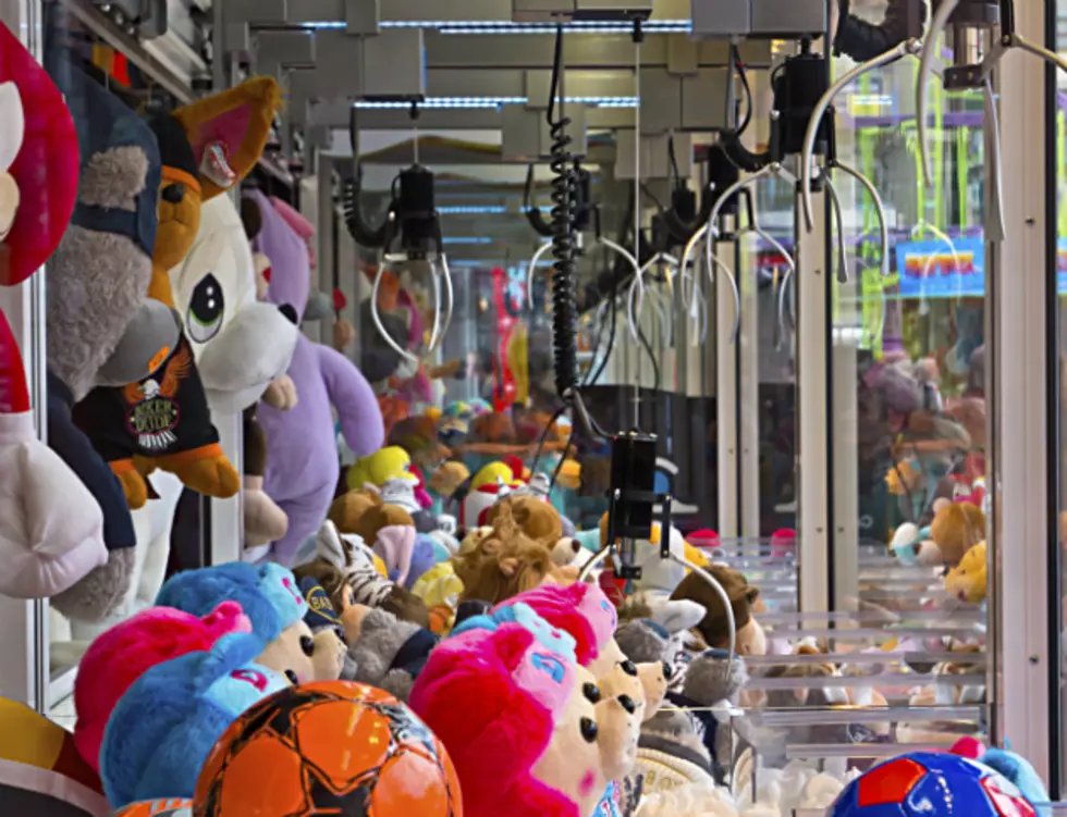 Claw Machines Really Are Rigged [VIDEO]