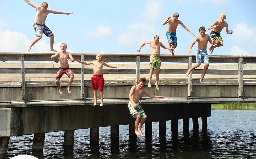 It&#8217;s Tradition To Jump Off The Bridge At This MN Bar &#038; Grill