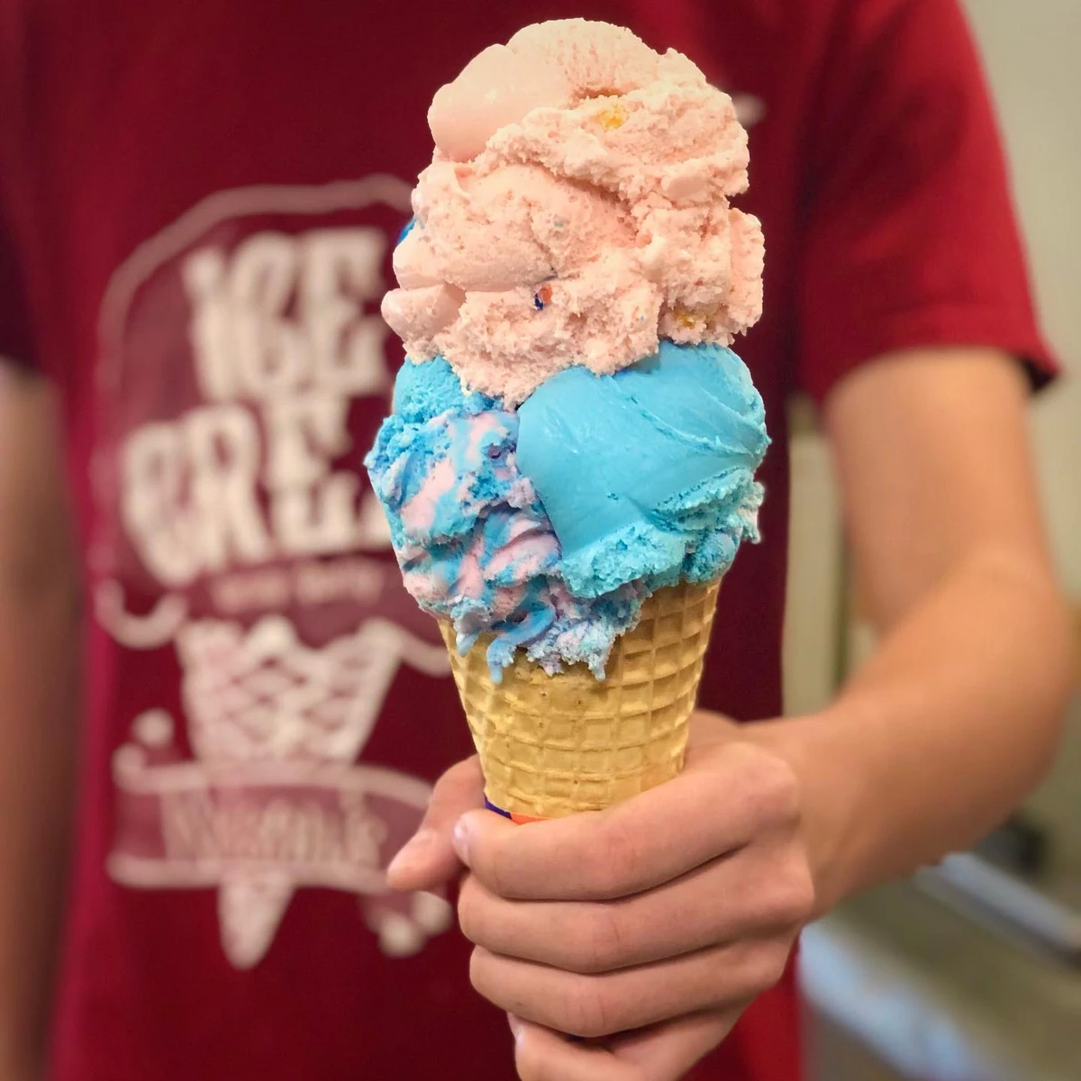 Shop in Minnesota Serves Giant Ice Cream Cones Bring Napkins