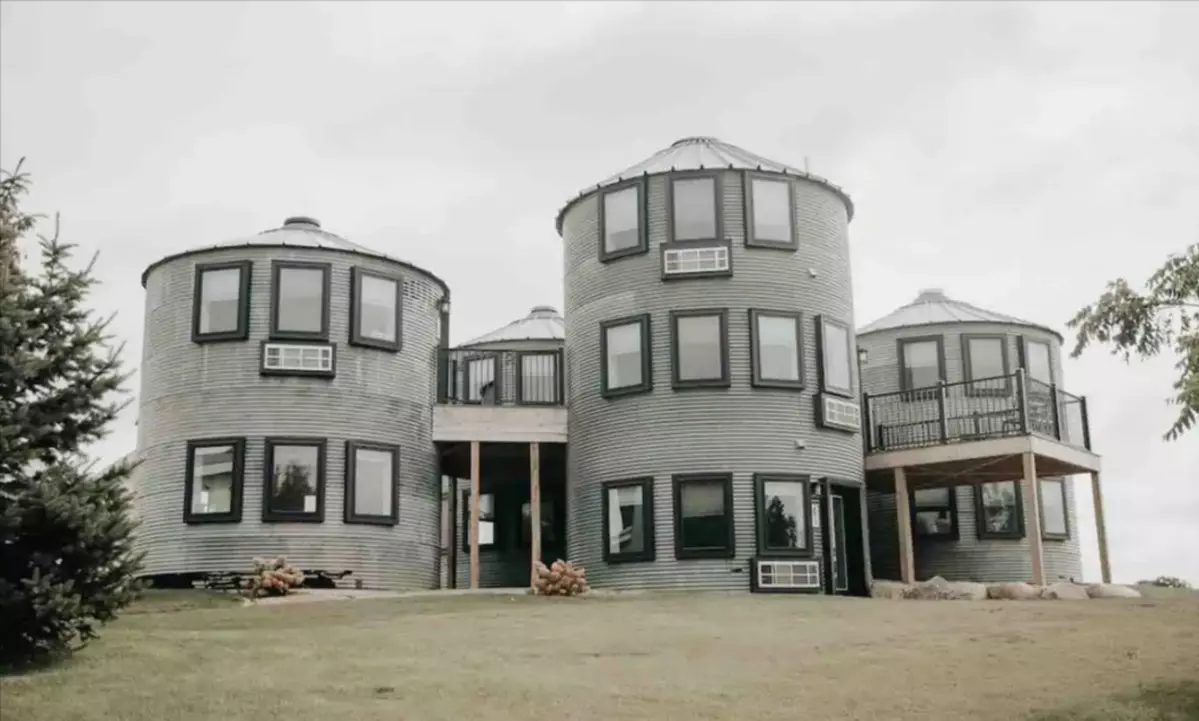 'Luxury" Grain Bin AirBNB in Alexandria Great Weekend Getaway