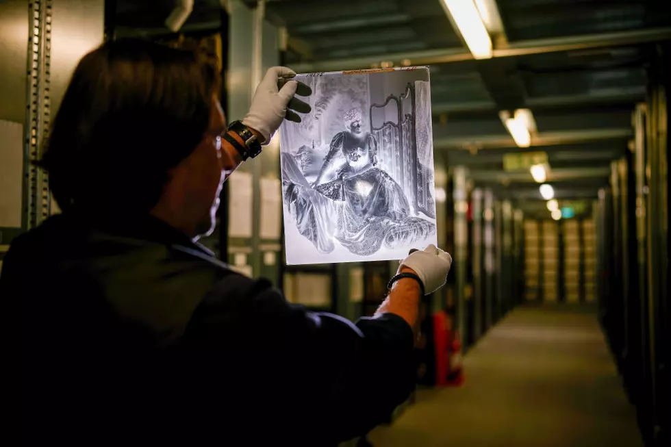 Glass Plate - Getty Images Hulton Archive