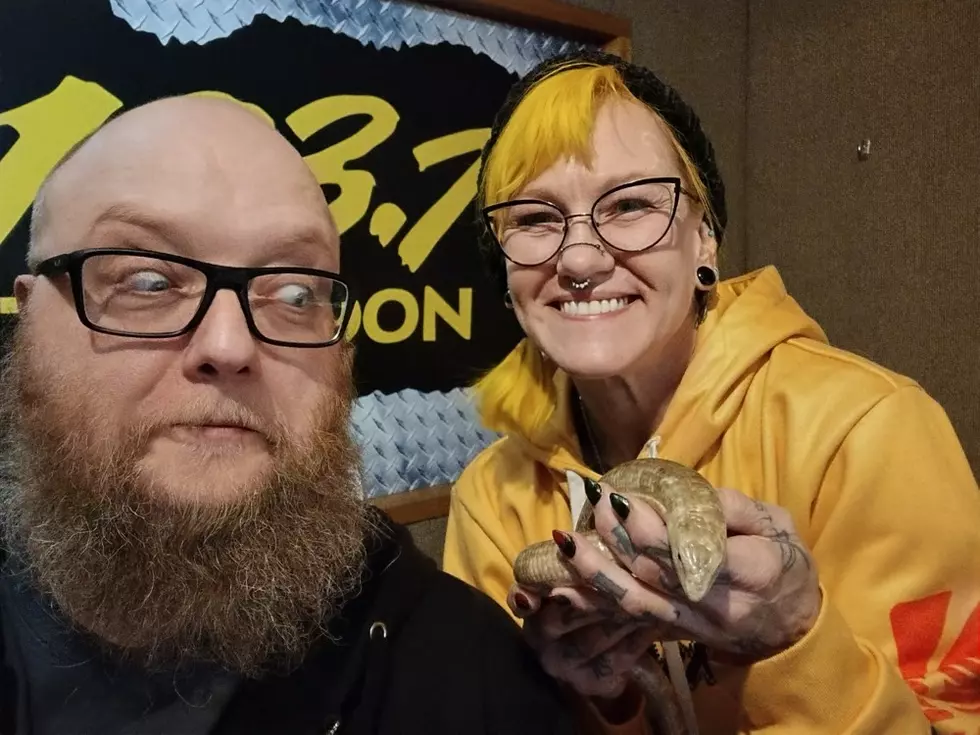 Angie the Snake Lady Stopped By&#8230;With a Legless Lizard!