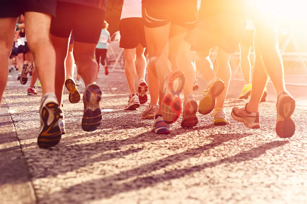 people running marathon