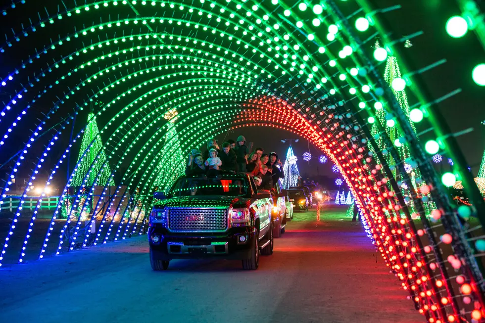 Marvelous Drive-Thru Christmas Display Made With 1 Million Lights Returns to Boise