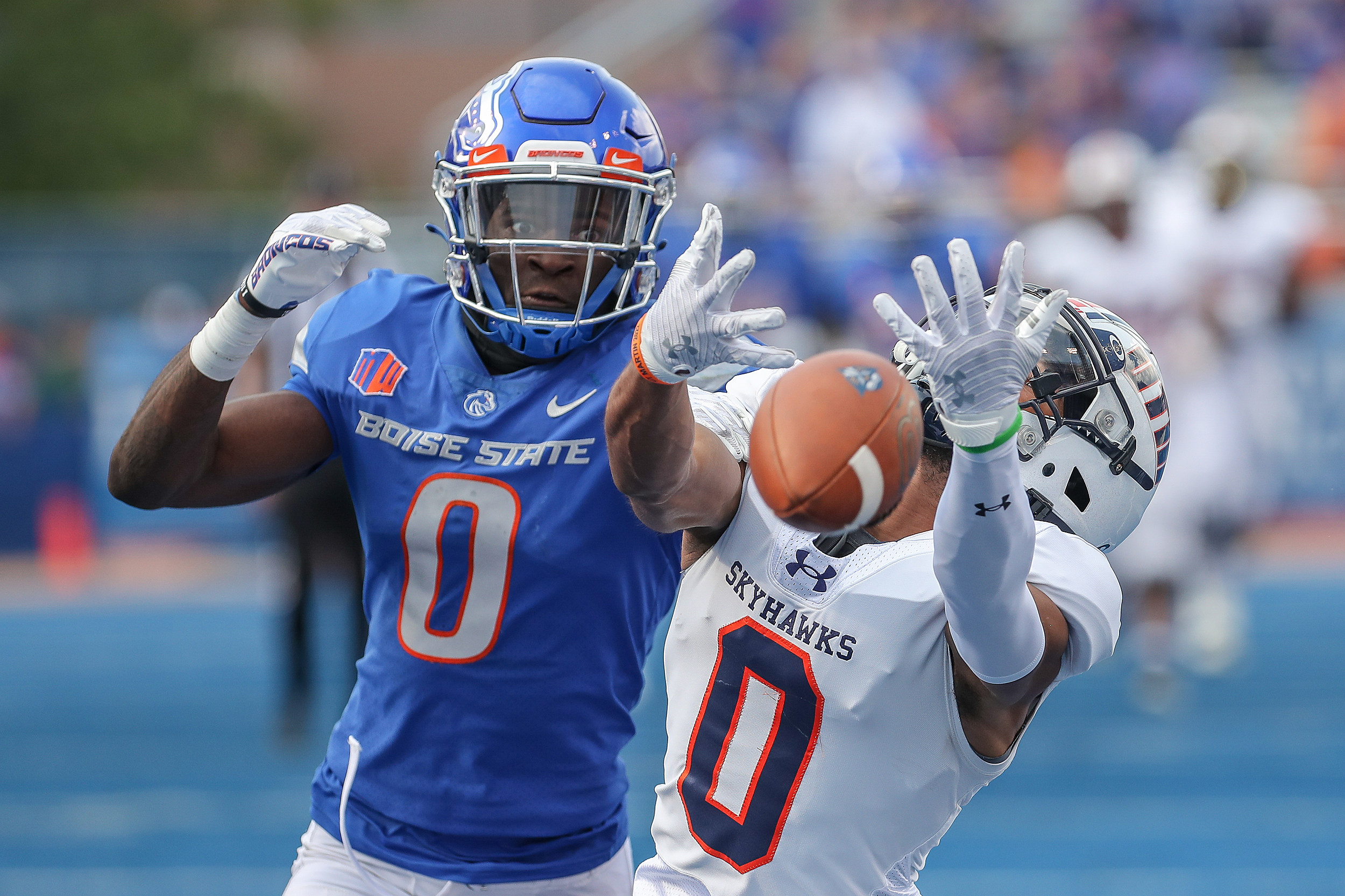 Boise State unable to hang on after late touchdown, as UCF walks