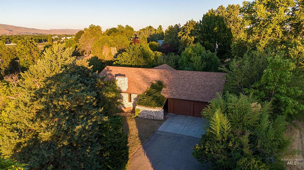 Why Does No One Want This Retro Boise Home With Its Own Indoor Pool?