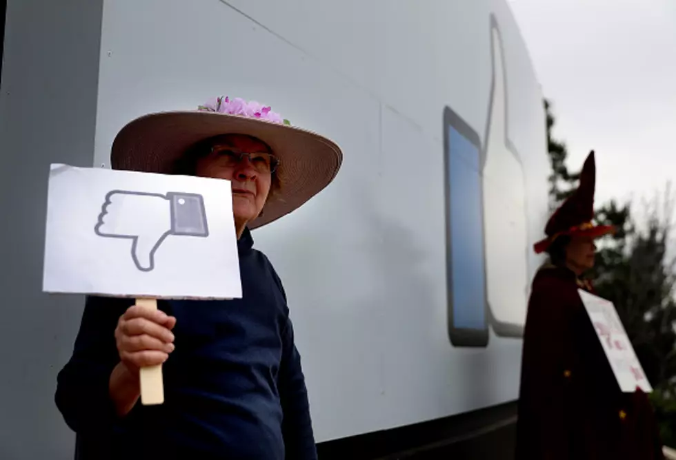 Dan Gainor, POLL: Facebook Losing Conservative Users’ Trust