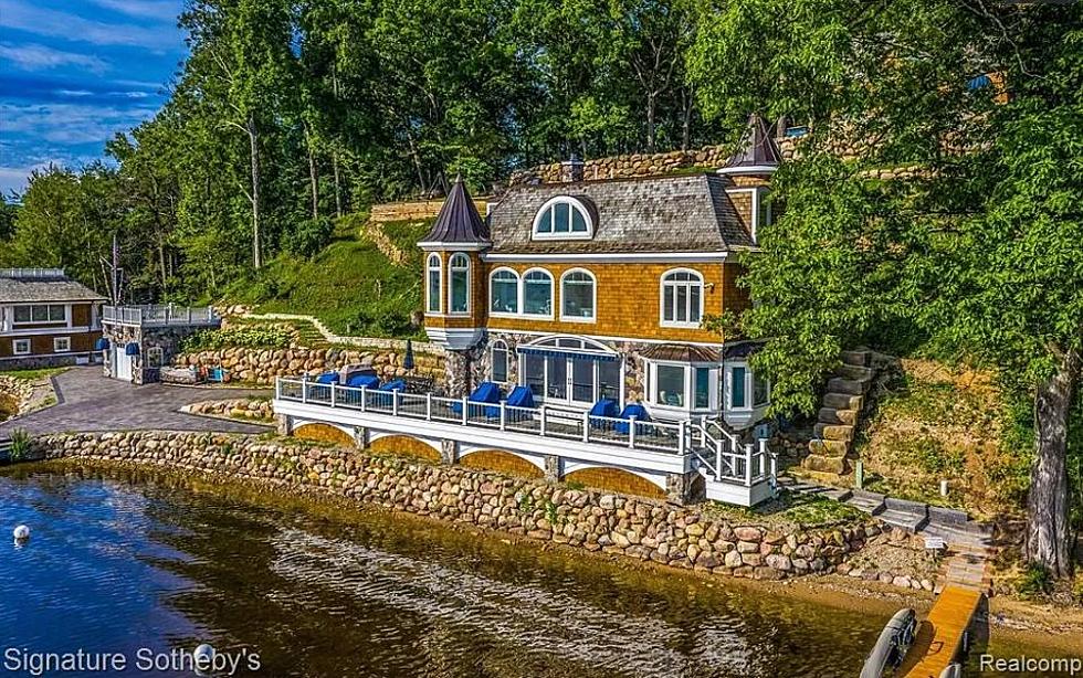 Take A Look Into This Michigan Lake House On Treasure Island