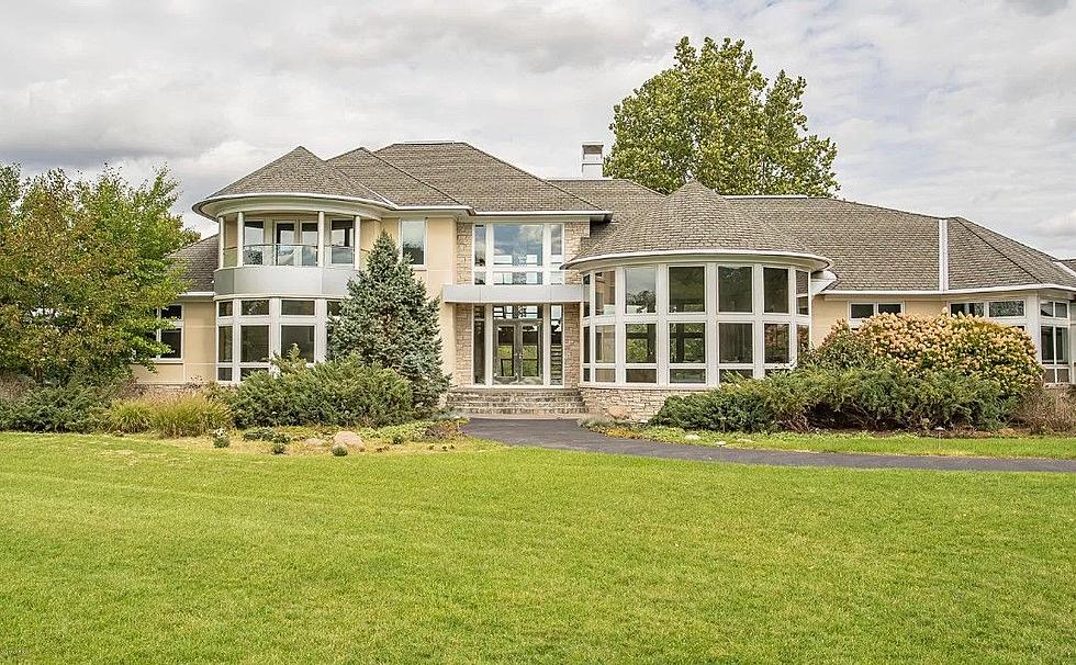 Check Out This Northern Michigan Mansion With 10 Bathrooms