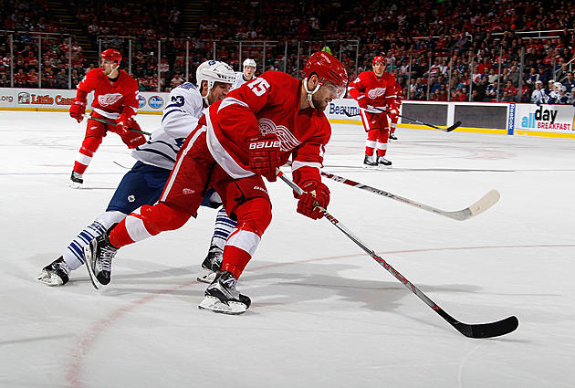 Red Wings Re-Sign Lashoff and Sheahan