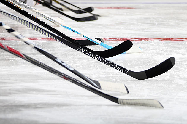 VIDEO: Hockey Team Practices Without Sticks