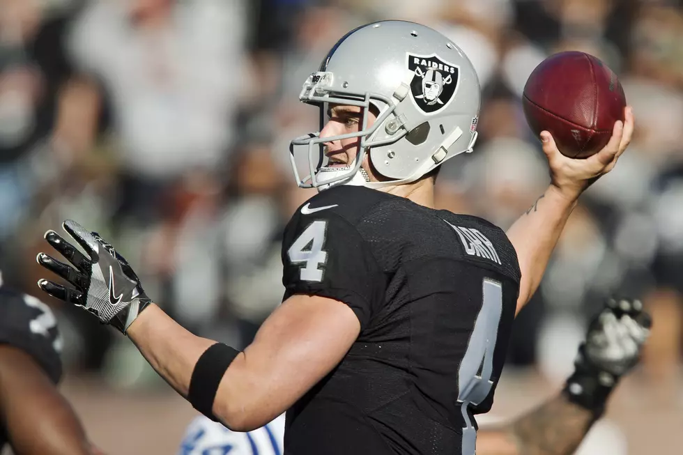 Raiders Sign QB Carr To Contract Extension