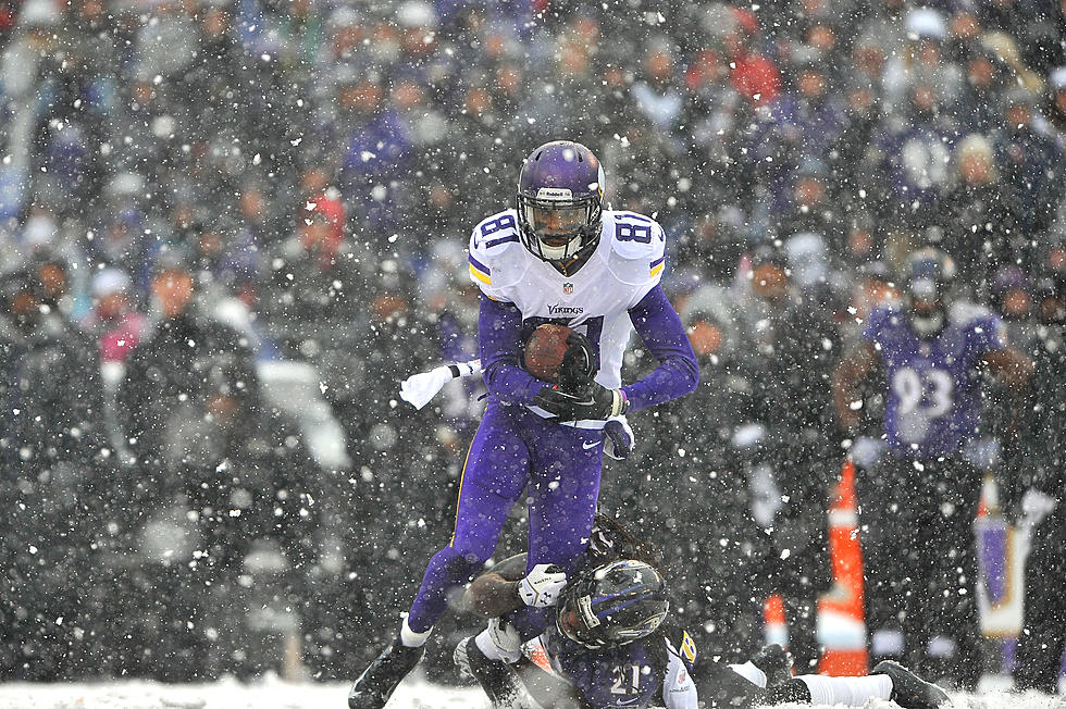 Vikings Resign Jerome Simpson