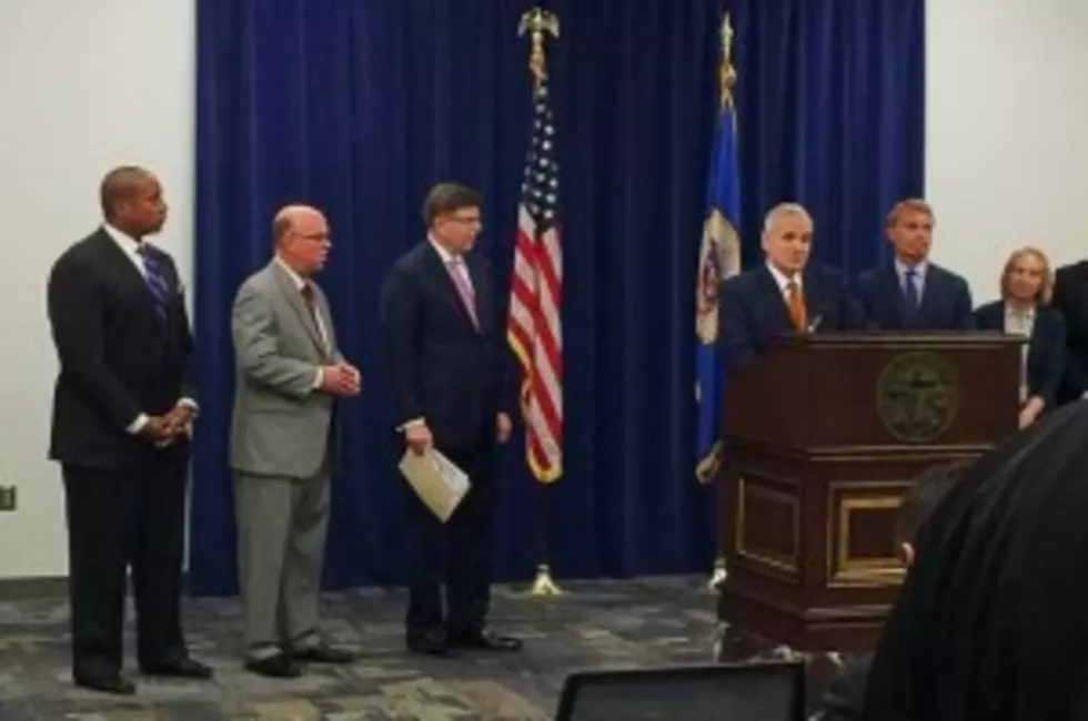 Governor Announces Effort to Bring College Football Championship to Minnesota