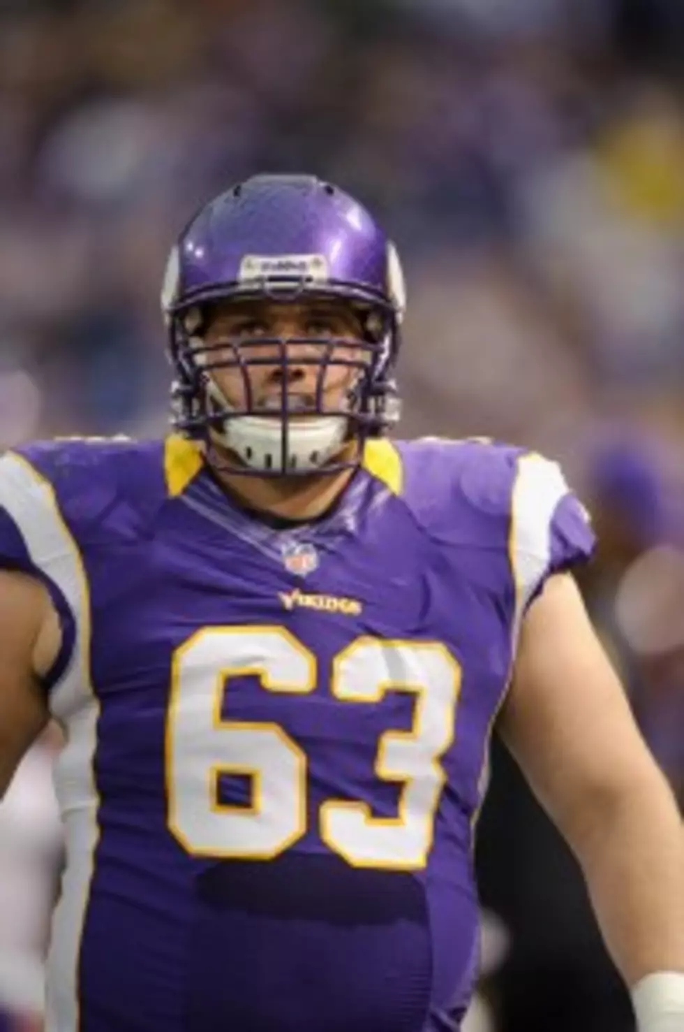 Vikings Guard Fusco Sits Out With Concussion