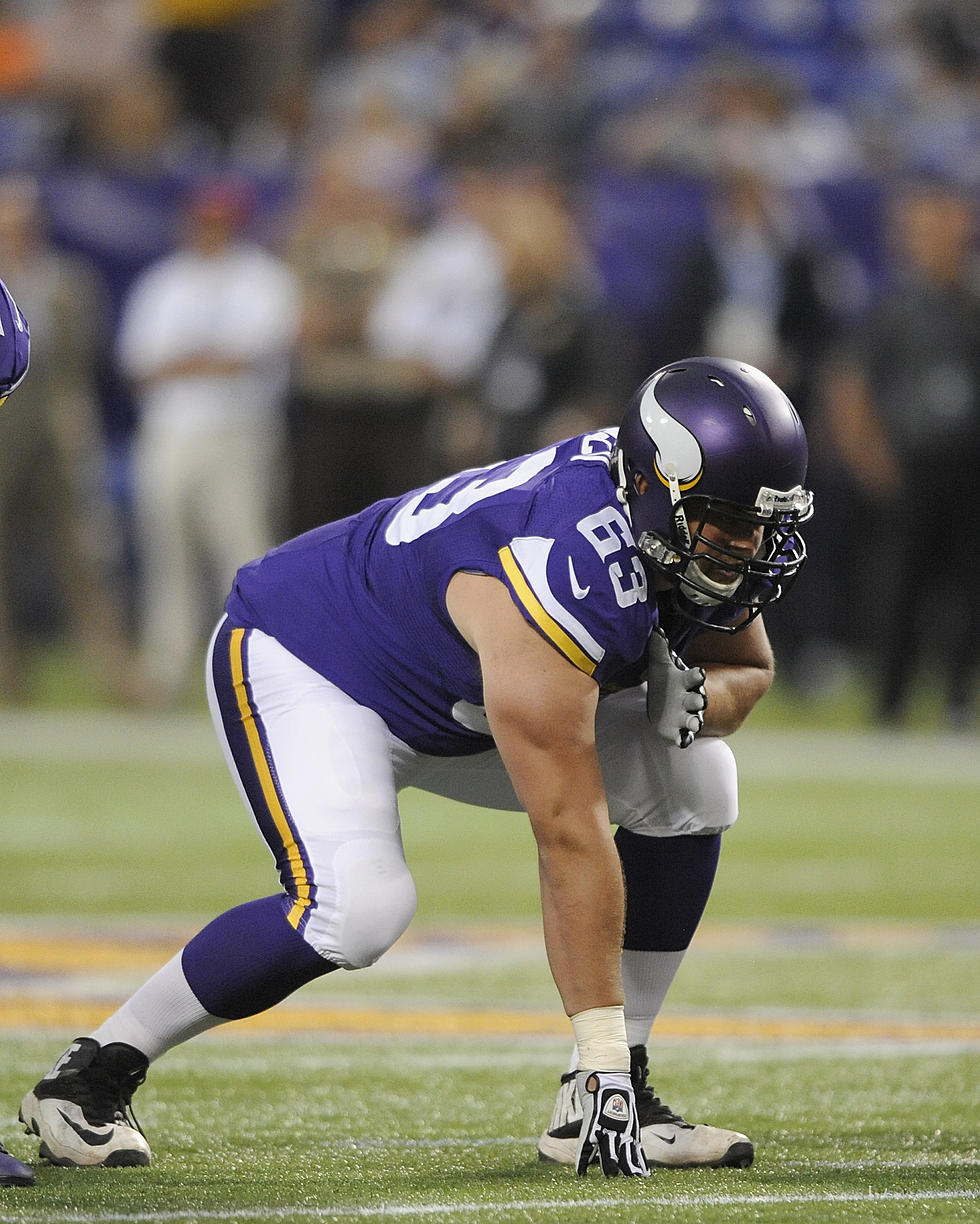 Vikings Guard Fusco Sits Out With Concussion
