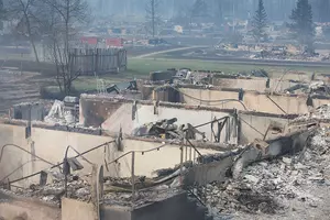 Convoys Moving Out of Alberta&#8217;s Fire Zone