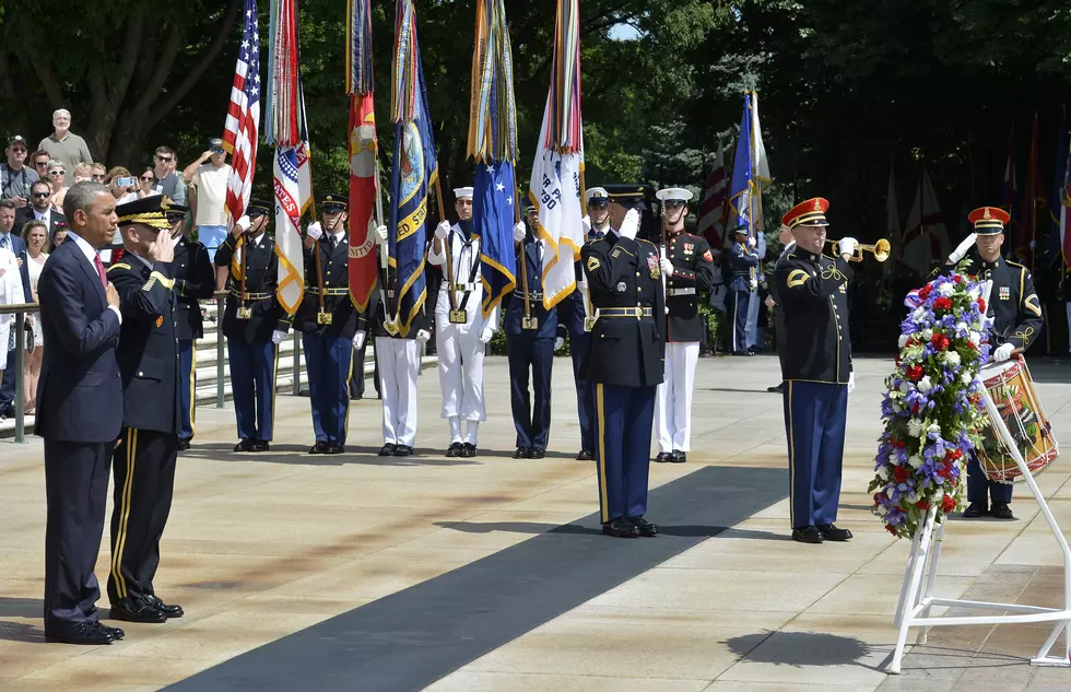 Obama Makes Last Visit to Tomb of the Unknowns