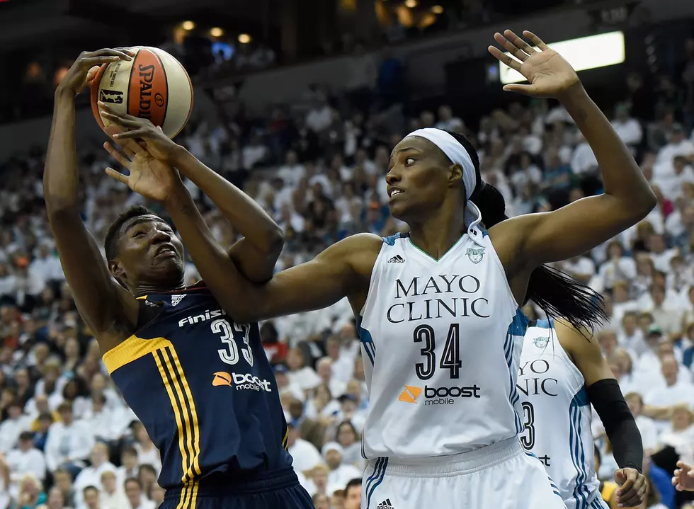 Fowles, Moore Take Over in 4th, Lynx Move Into 1st Place
