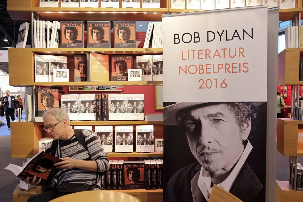Dylan Finally Acknowledges His Nobel Award