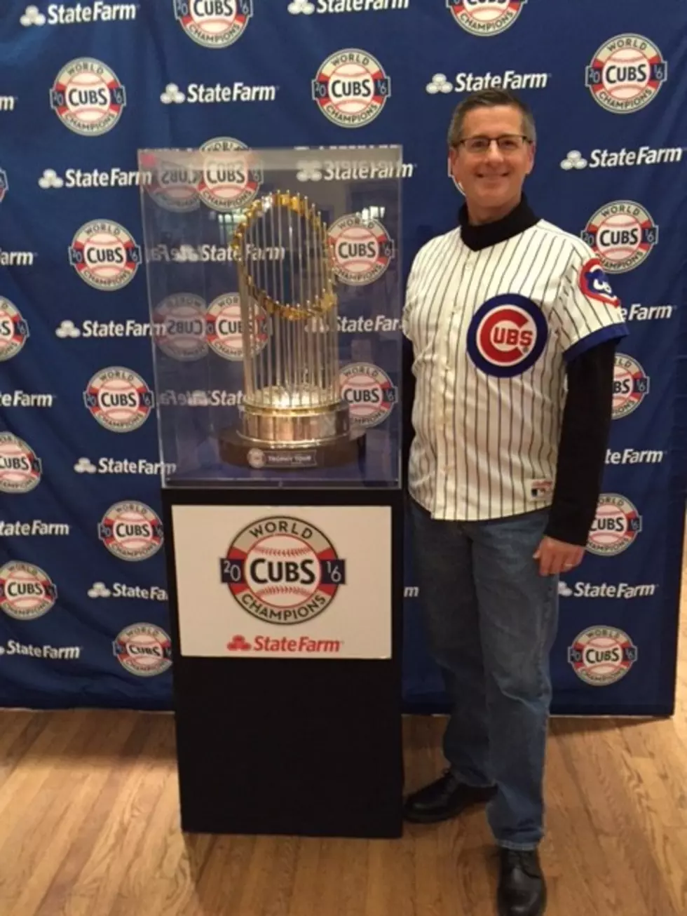 Hundreds Show Up to See Cubs’ Series Trophy