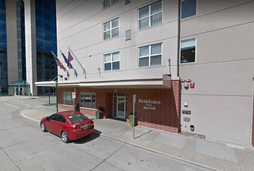 Rochester Hotel Guest Wakes Up to Find Two Intruders in his Room
