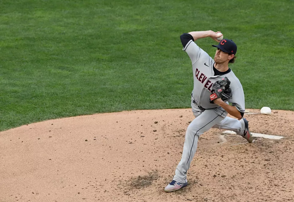 Cleveland Pitcher Ties Record in Win Over Twins