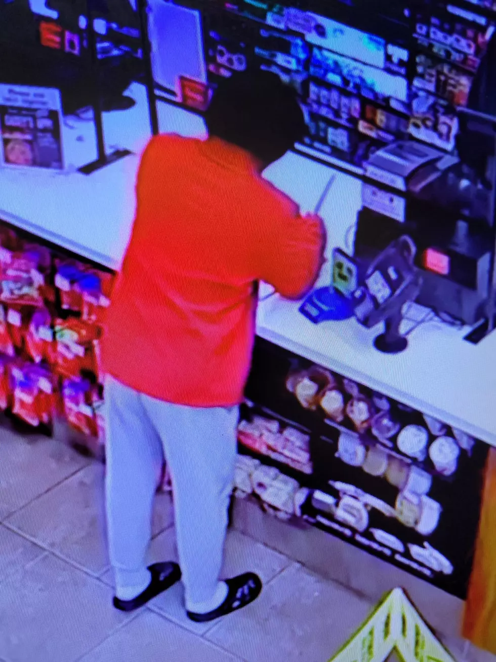Man With ‘Large Knife’ Robs Rochester Convenience Store [UPDATED]
