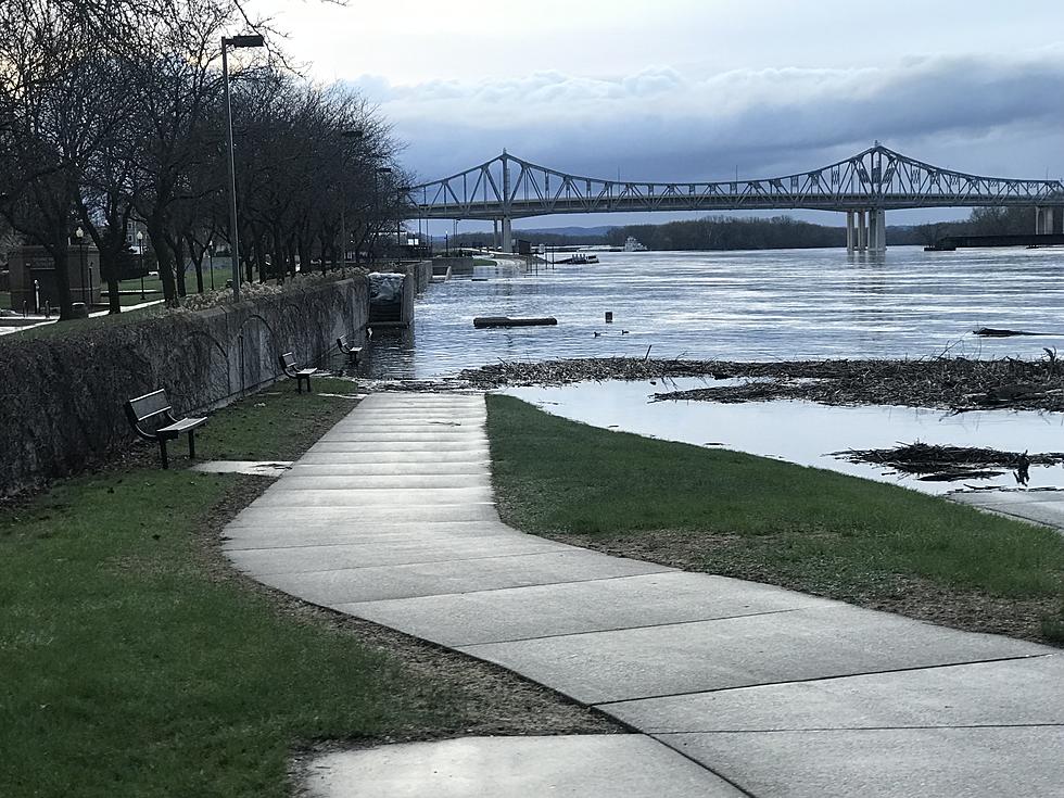 Near-Record Crests on the Mississippi River in SE Minnesota 