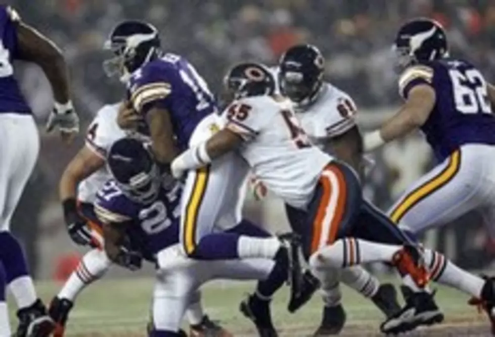 Bears Top Vikings; Favre Leaves With Concussion
