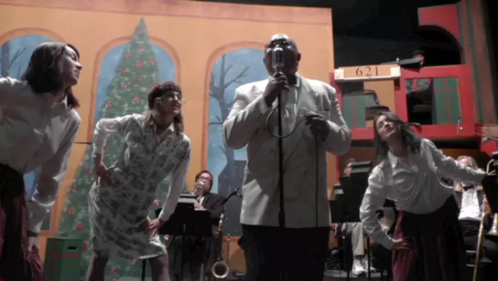 &#8216;Laughing All The Way&#8217; Brings Holiday Cheer To The Pioneer Place [VIDEO]