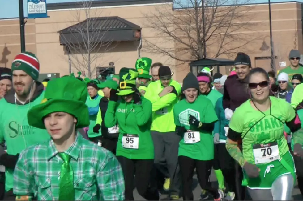 Runners Dress Up in Green to Celebrate Saint Patrick’s Day During Shamrock Shuffle [VIDEO]