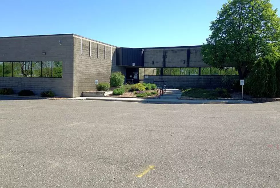 Local Investors Buy Former Quad Graphics Building, Looking for Tenant