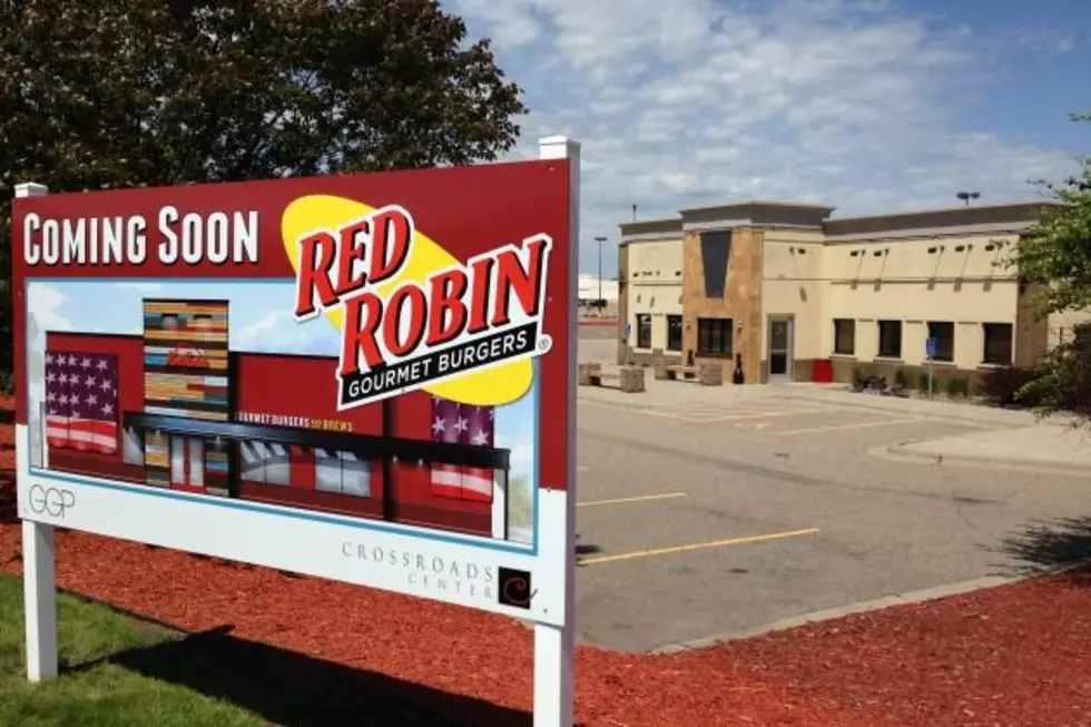 Confirmed: Red Robin Posts Sign at Former TGI Friday’s Location