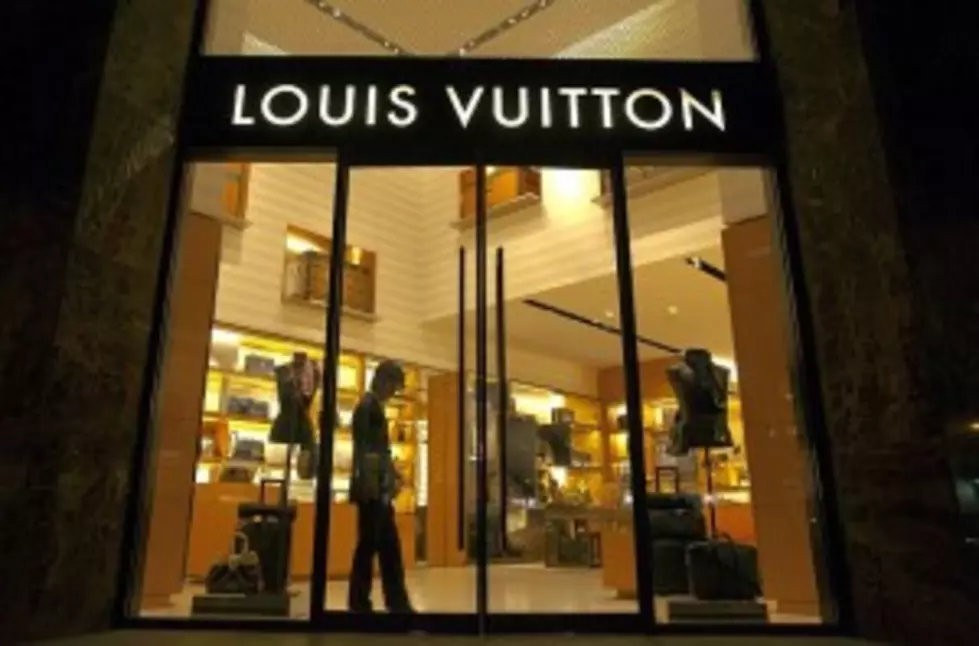 8 Arrested for Louis Vuitton Theft After Freeway Chase