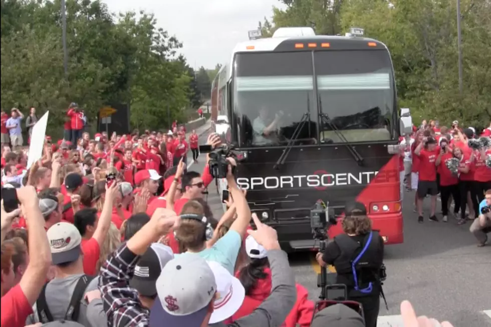 SJU/CSB Students Give SportsCenter A Warm Welcome [VIDEO]