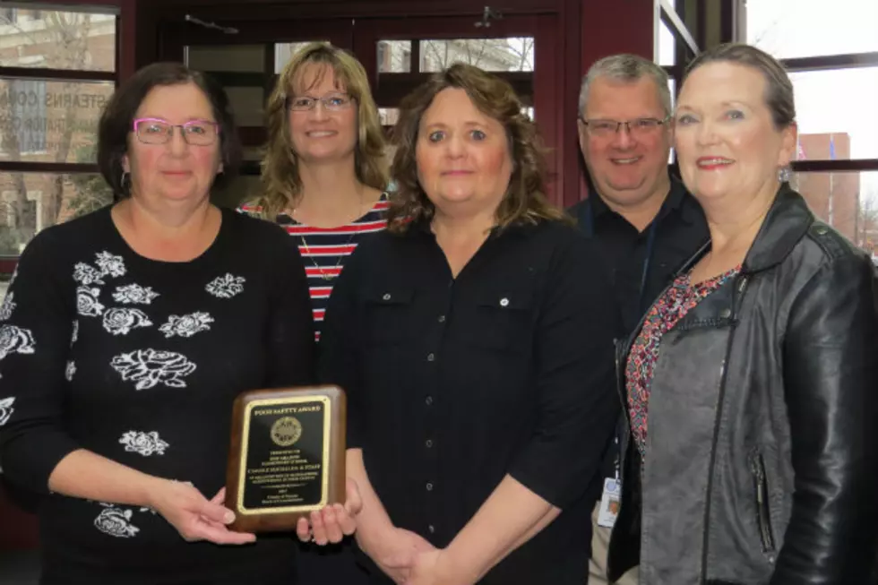 Pine Meadow Elementary &#038; La Casita Awarded for Food Safety