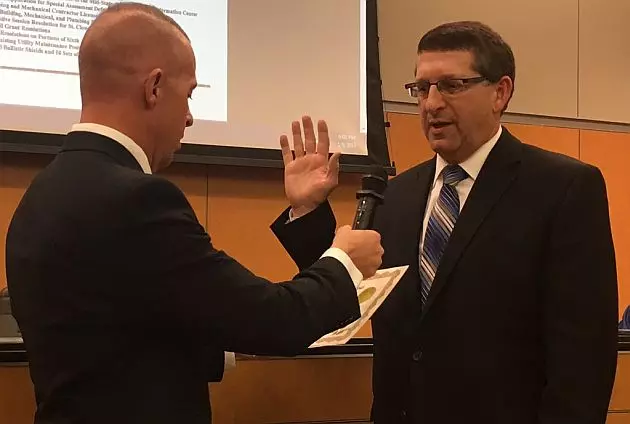 Hunstiger Sworn In As Sauk Rapids&#8217; Mayor
