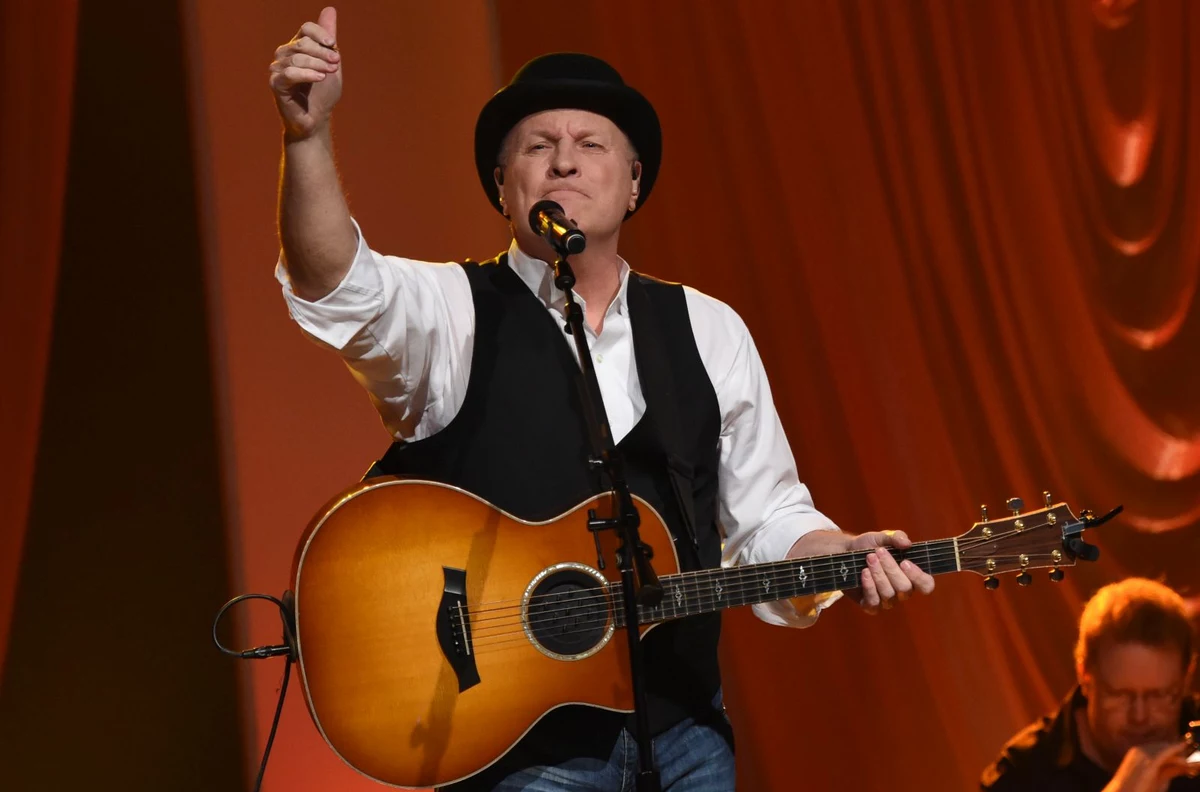 Swimming pool Collin Raye to Perform At Paramount Theatre in St. Cloud
